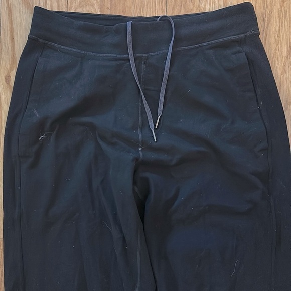 Lululemon sz M men’s pull on track sweatpants black great pre owned condition - Picture 2 of 6
